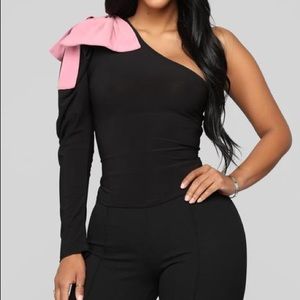 ♠️NWT Back into it top - black with pink bow 🎀♠️